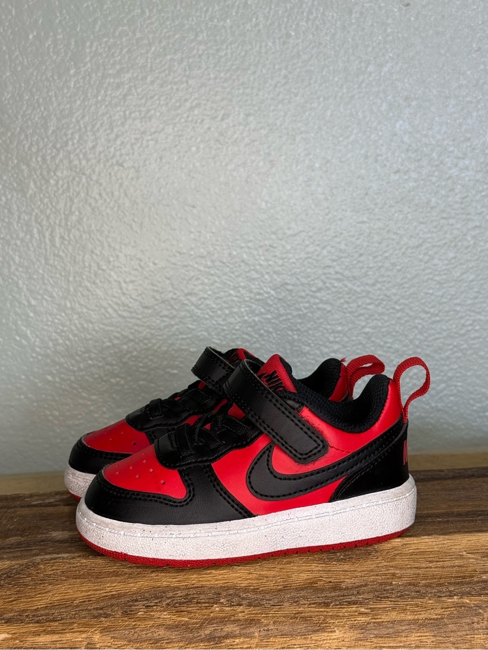 Nike Kids Black and Red Sneakers Size 6C